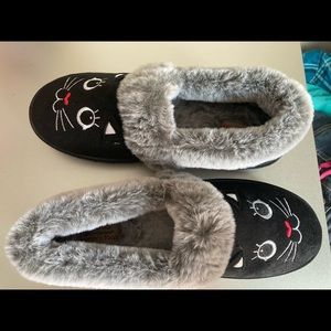 Women’s cat slippers